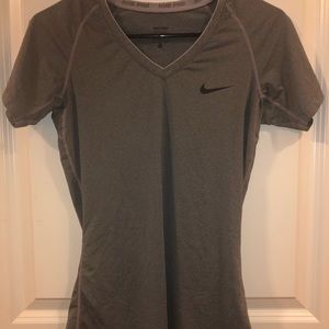 NIKE V NECK WORKOUT TOP